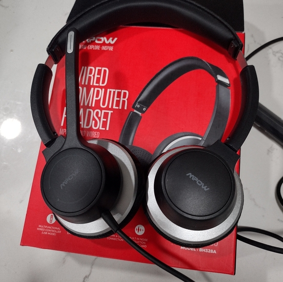 MPOW Wired Computer Headset - Picture 2 of 9